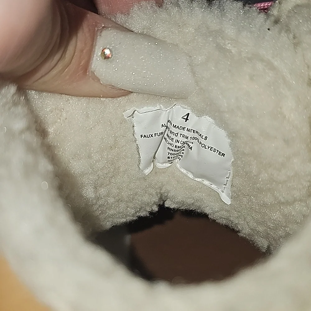 The Children's Place sz 4 shimmer boots!! Like New warm winter kids boots